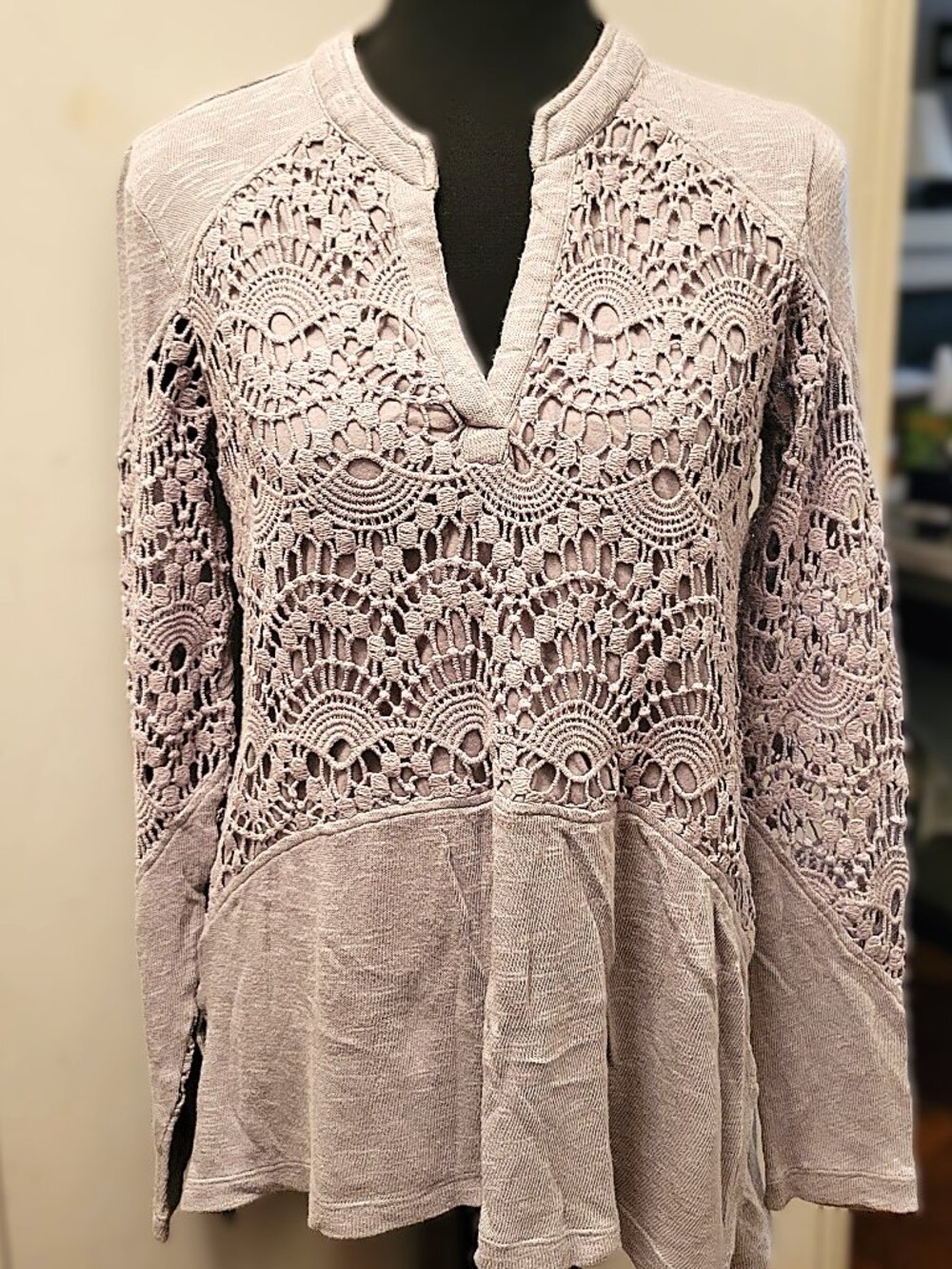 XCVI Gray V-Neck Crochet Tunic - S